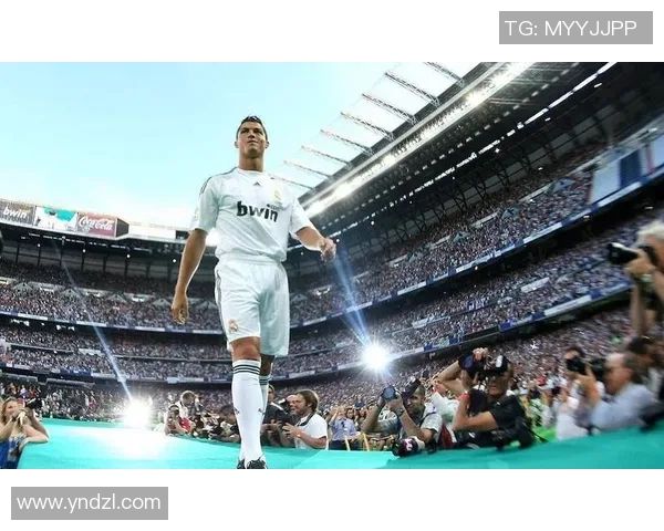 C罗皇马传奇之路荣耀时刻足球巨星球迷热爱装饰画 C罗皇马传奇之路荣耀时刻足球巨星球迷热爱装饰画