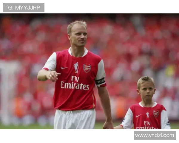 天才足球球星崛起之路：从草根到世界巅峰的传奇故事