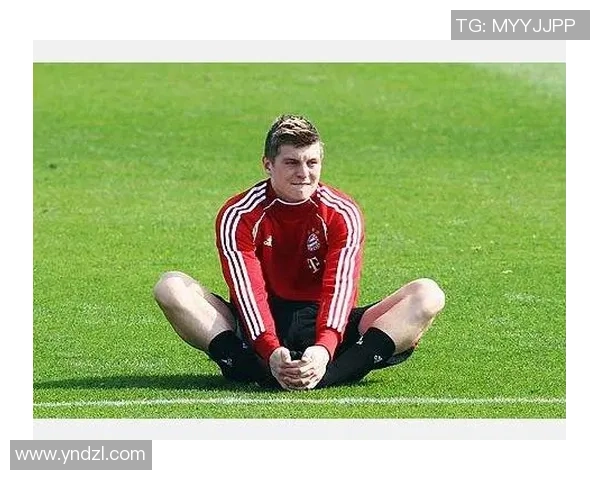 球星打坐足球神技展示 激发全场惊叹与热议 球星打坐足球神技展示 激发全场惊叹与热议