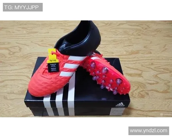 粉色足球鞋球星同款展现魅力速度与力量结合让你在赛场上独领风骚